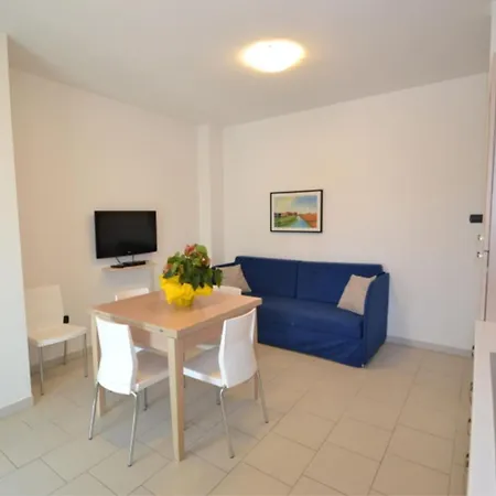 Daniele A Pochi Passi Dal Centro E Dalla Villa Rosolina Mare